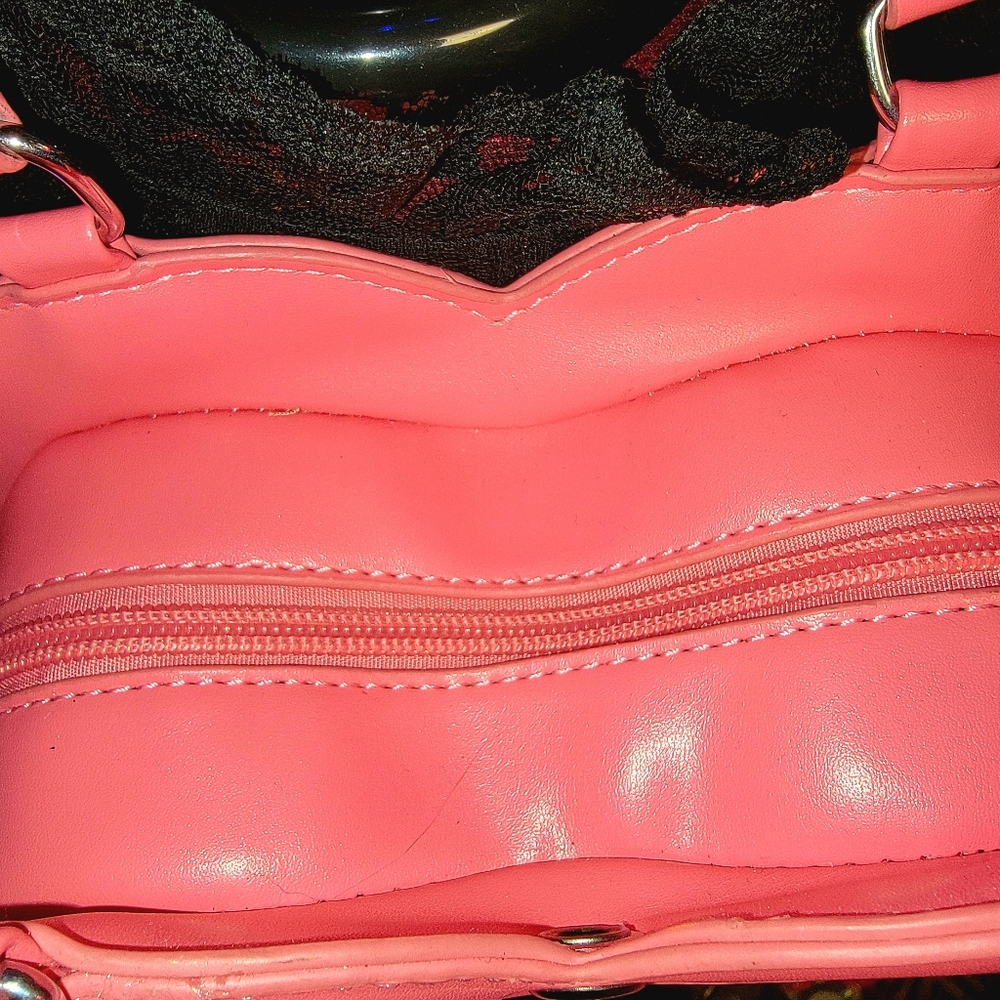 Spiderweb Heart Small Shoulde in Bubblegum Pink - Picture 4 of 6